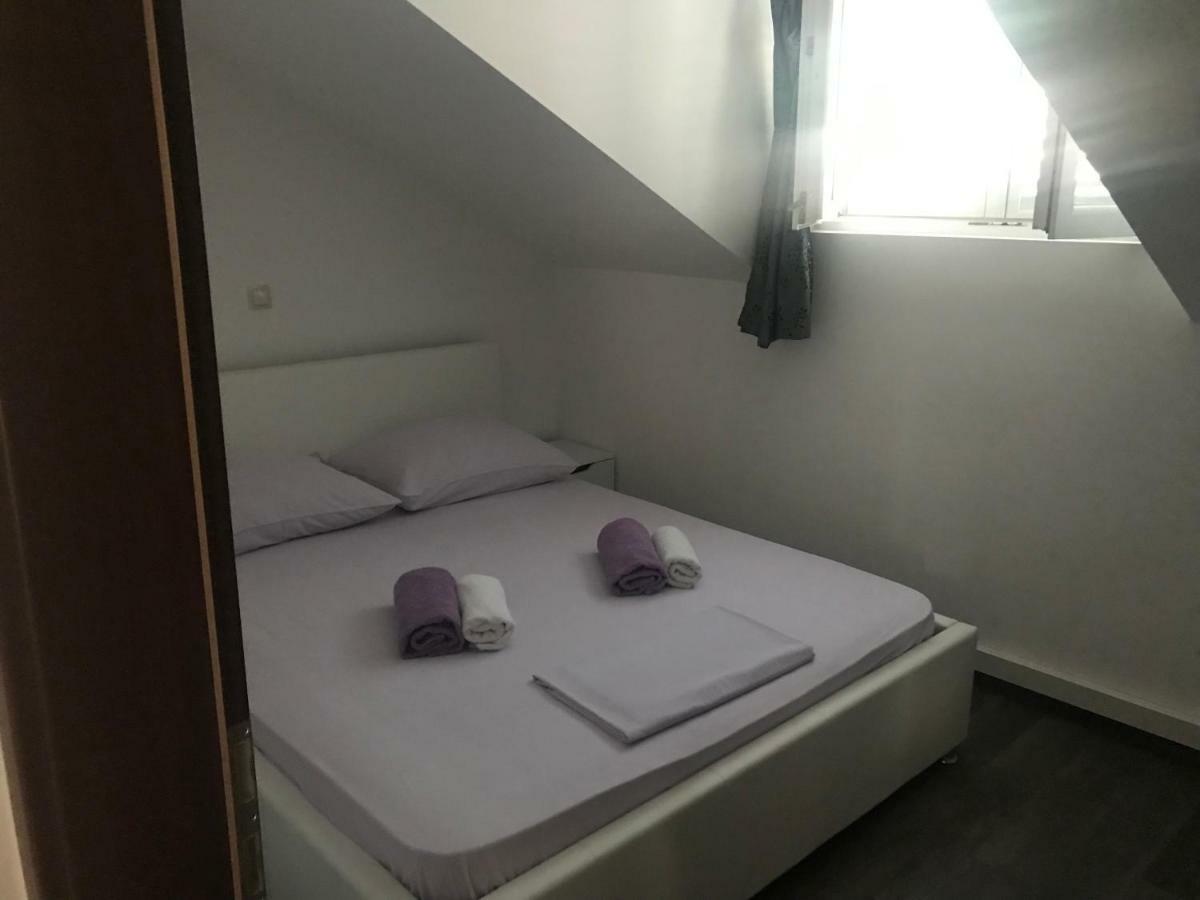 Guesthouse Ruza Sobra Apartments In The Attic Of The House Kültér fotó